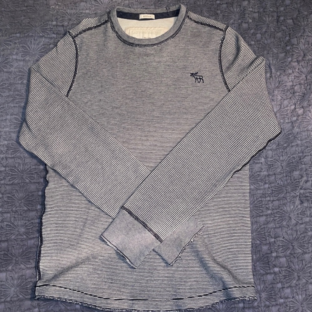 Abercrombie and Fitch thermal. Size L but fits like a small.